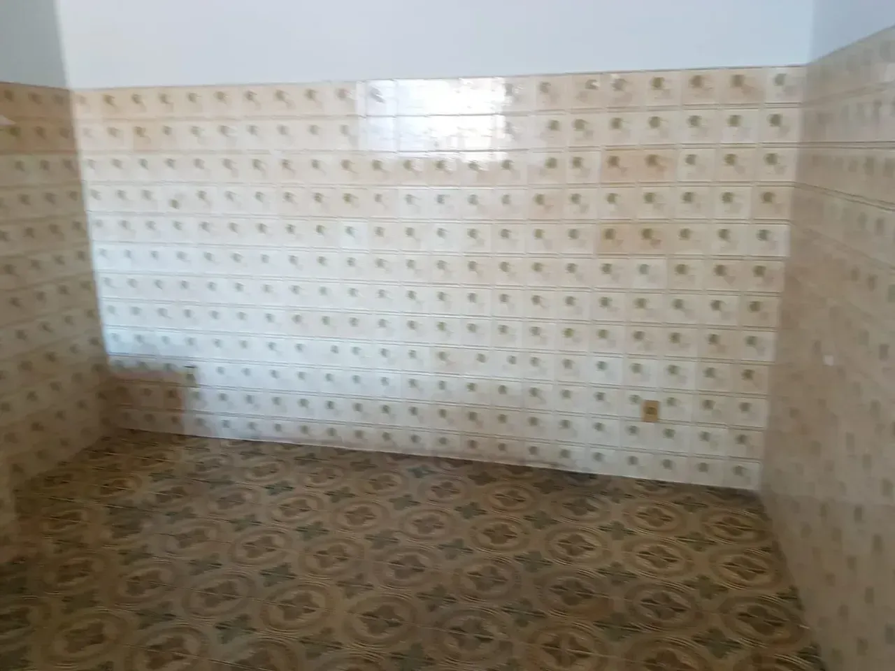 Unfurnished 2-bedroom apartment with ceramic floors — photo 2