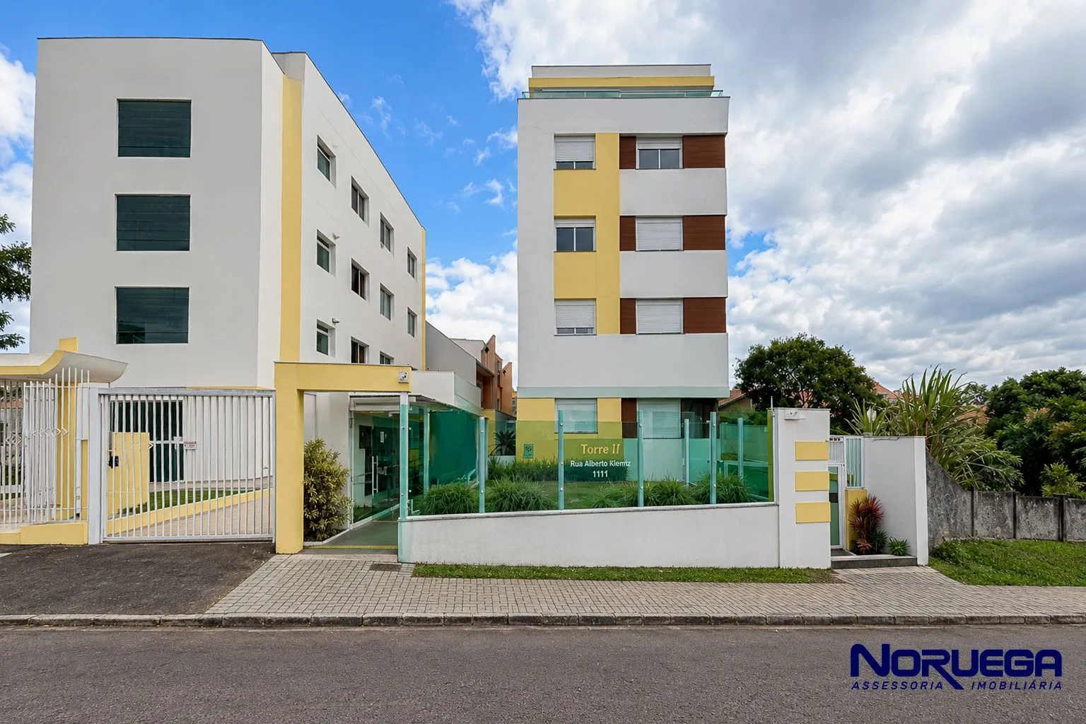 3-bedroom apartment, 1 with its own bathroom, 108 m² — photo 8