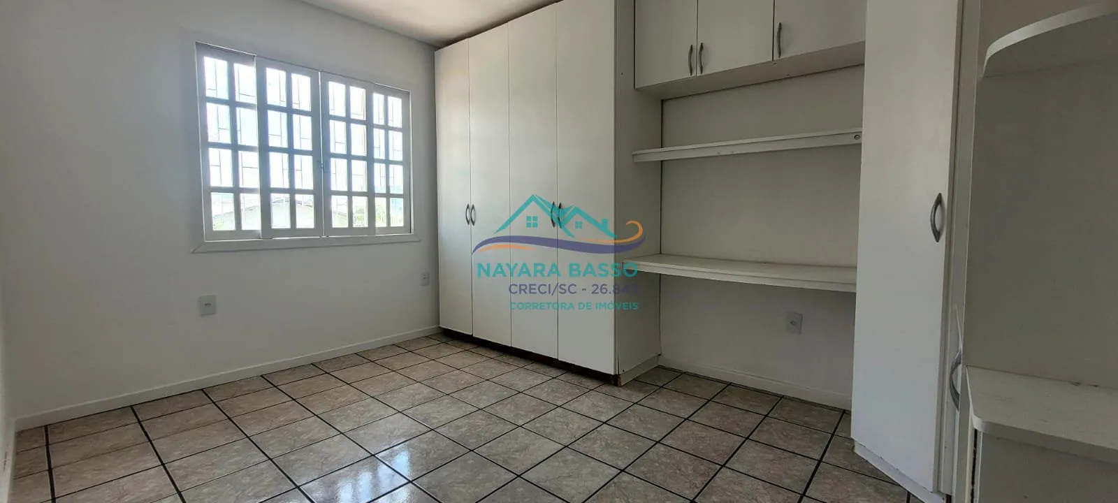 4-bedroom house with a connected open-plan kitchen — photo 13