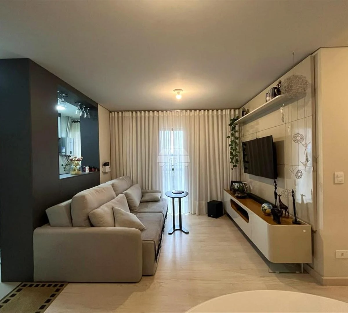 2 quartos e janelas do piso ao teto: apartamento de 58 m²