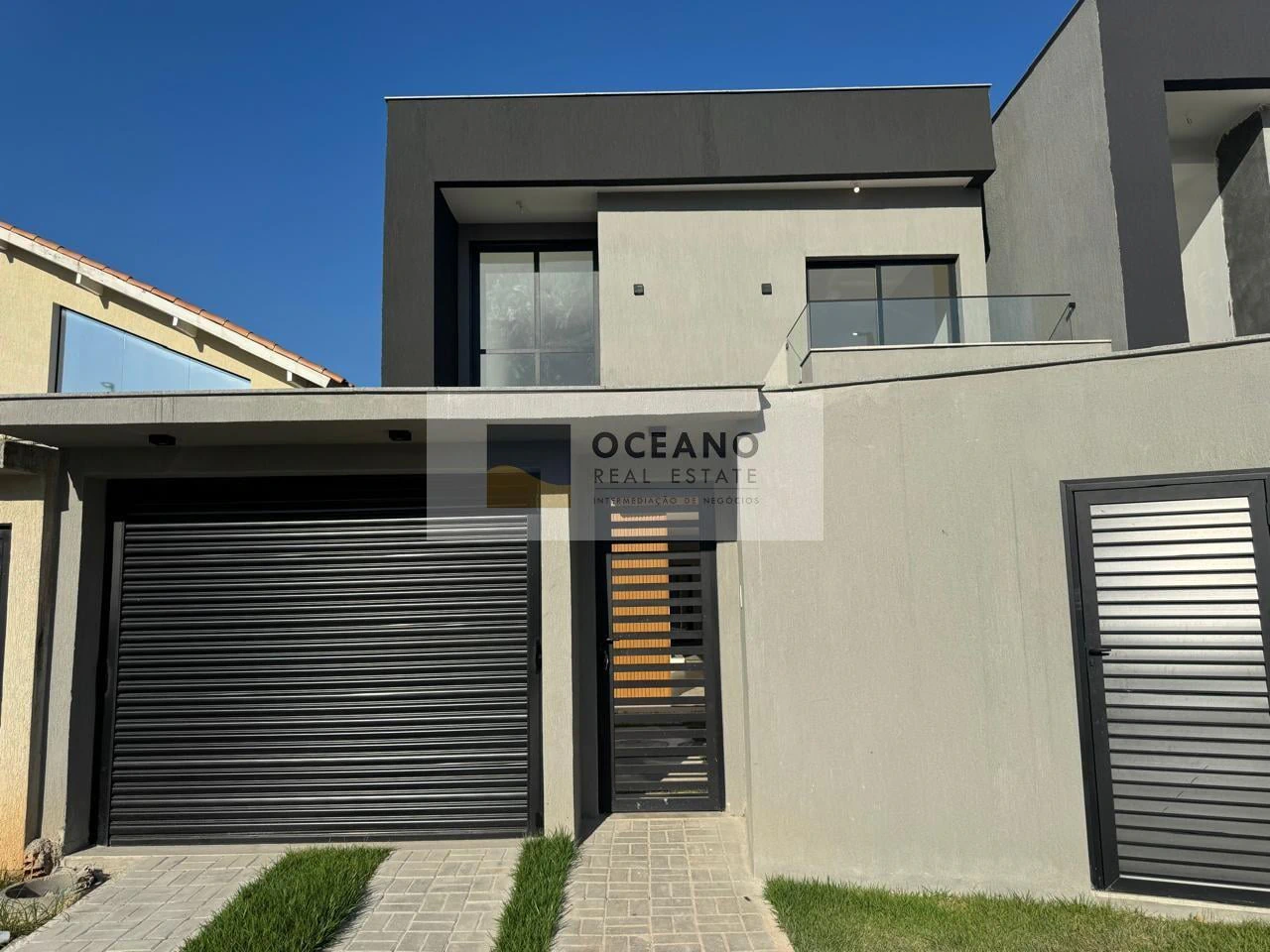 4-bedroom house with a grill on the balcony — photo 16