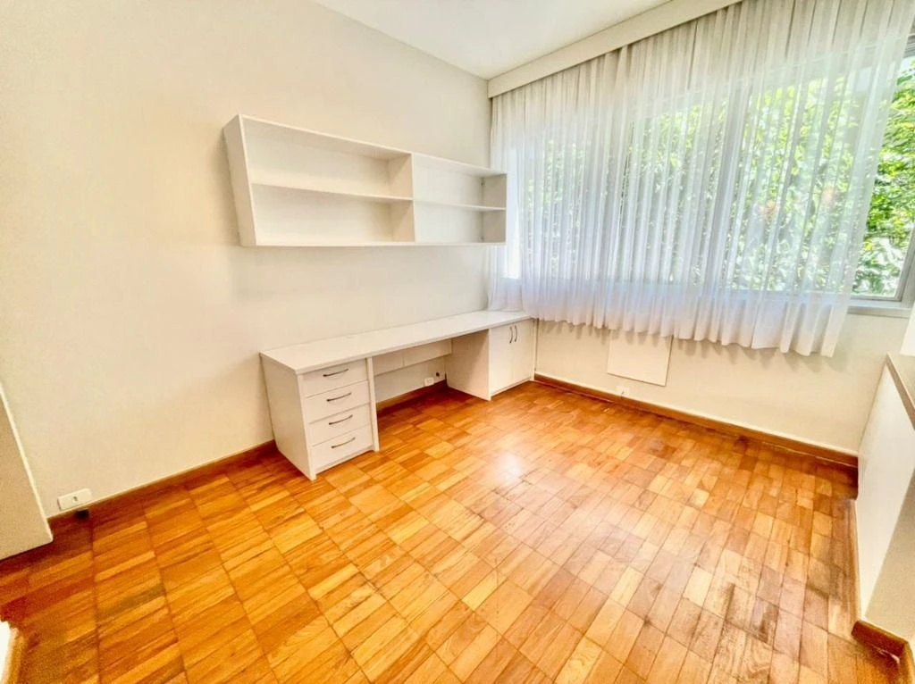 Apartamento de 150 m² com espaço de home office e banheira — photo 11