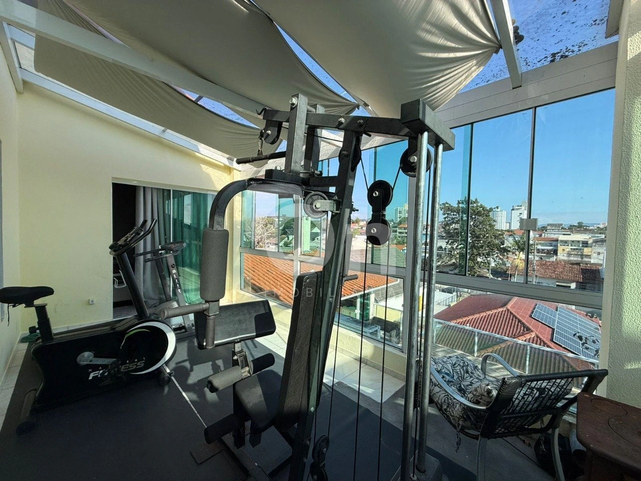 Floor-to-ceiling windows in a 5-bedroom house, 300 m² — photo 20