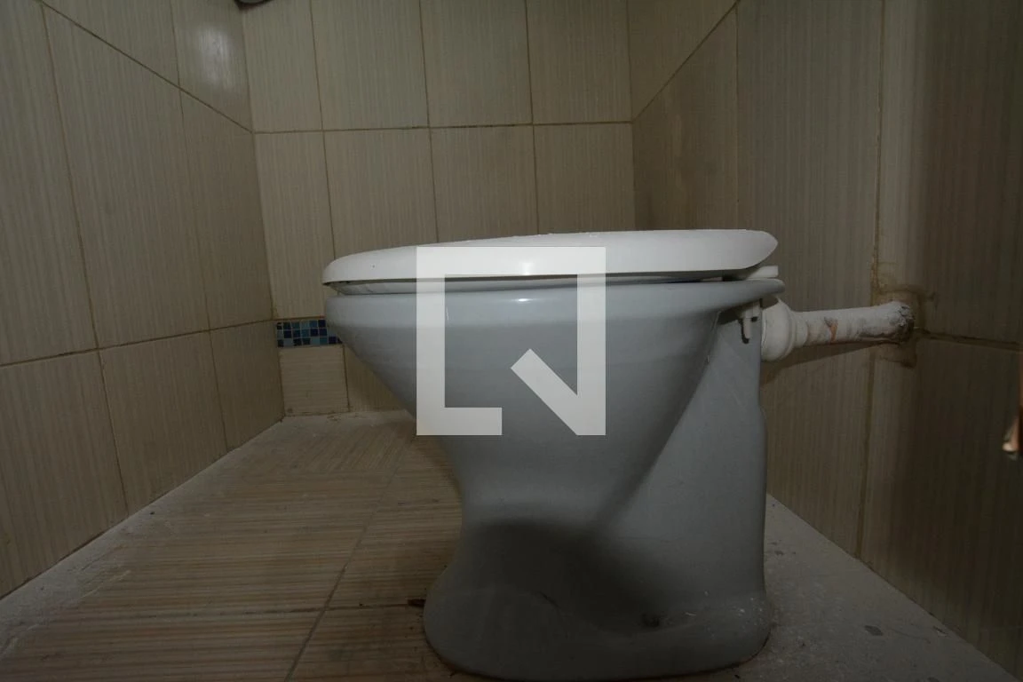 Unfurnished 2-bedroom apartment with private BBQ balcony — photo 31