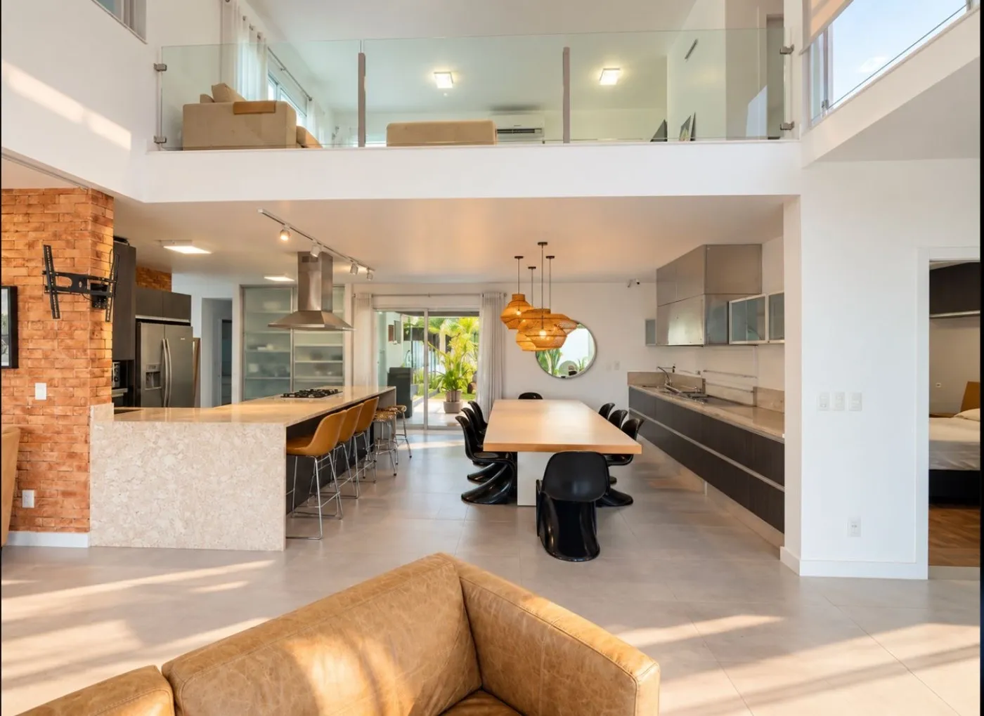 4-bedroom house with a water view — photo 8