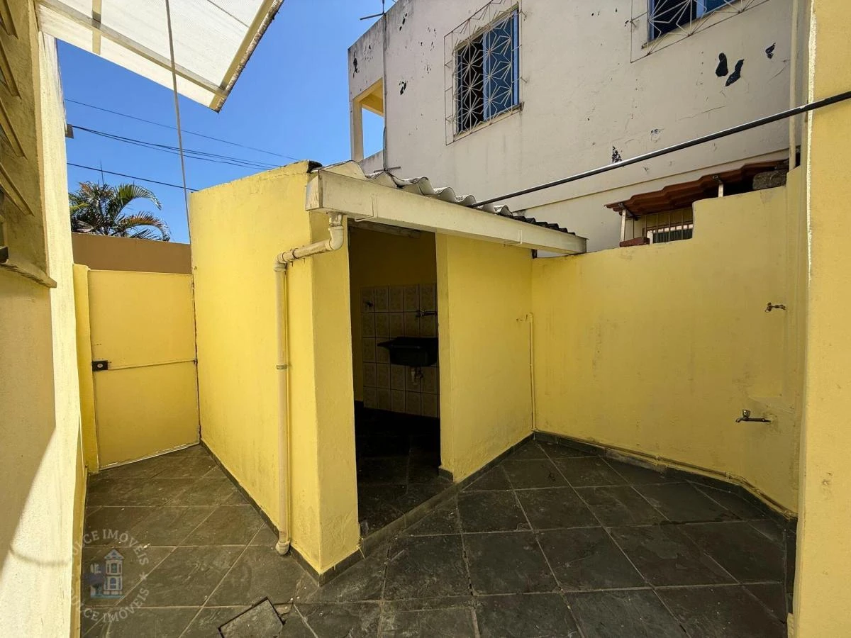 Unfurnished 1-bedroom house with an electric shower — photo 20