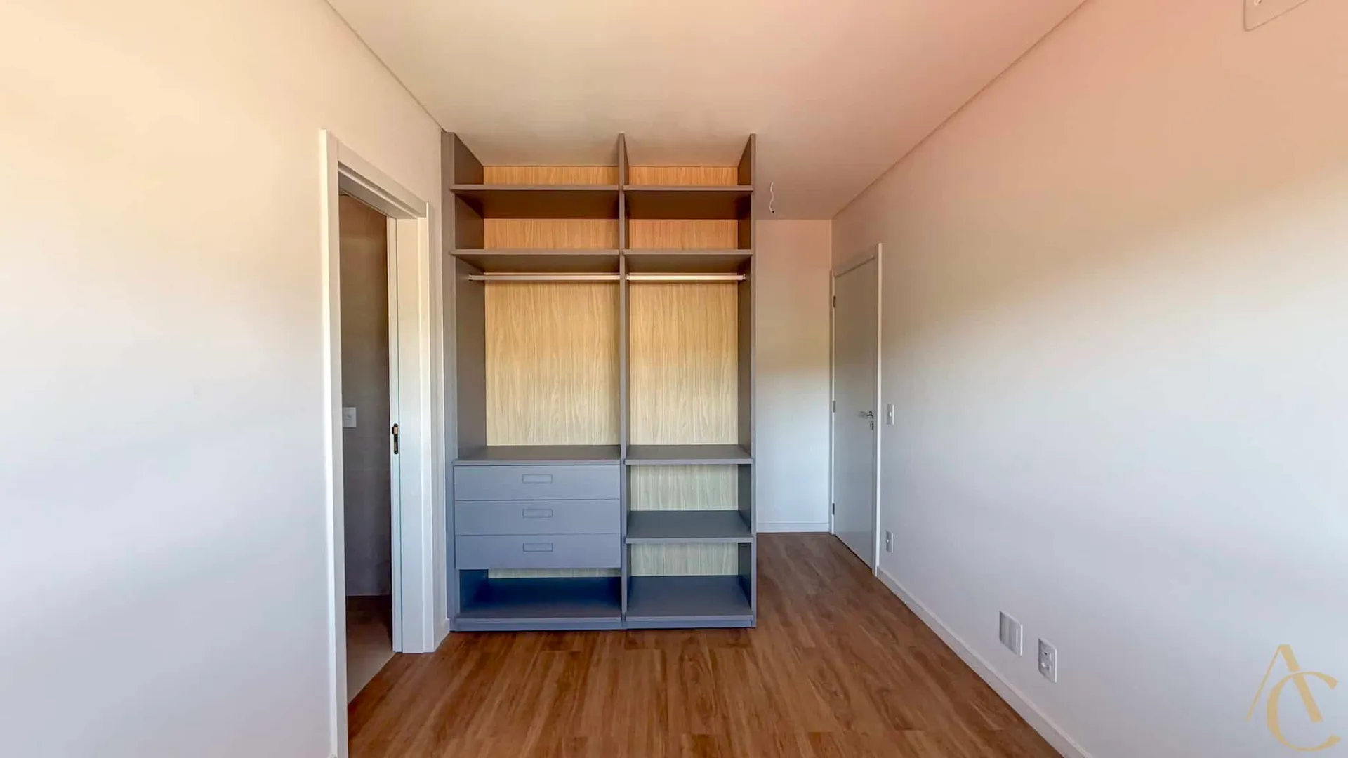 Glass-enclosed balcony in a 2-bedroom apartment, 69 m² — photo 29