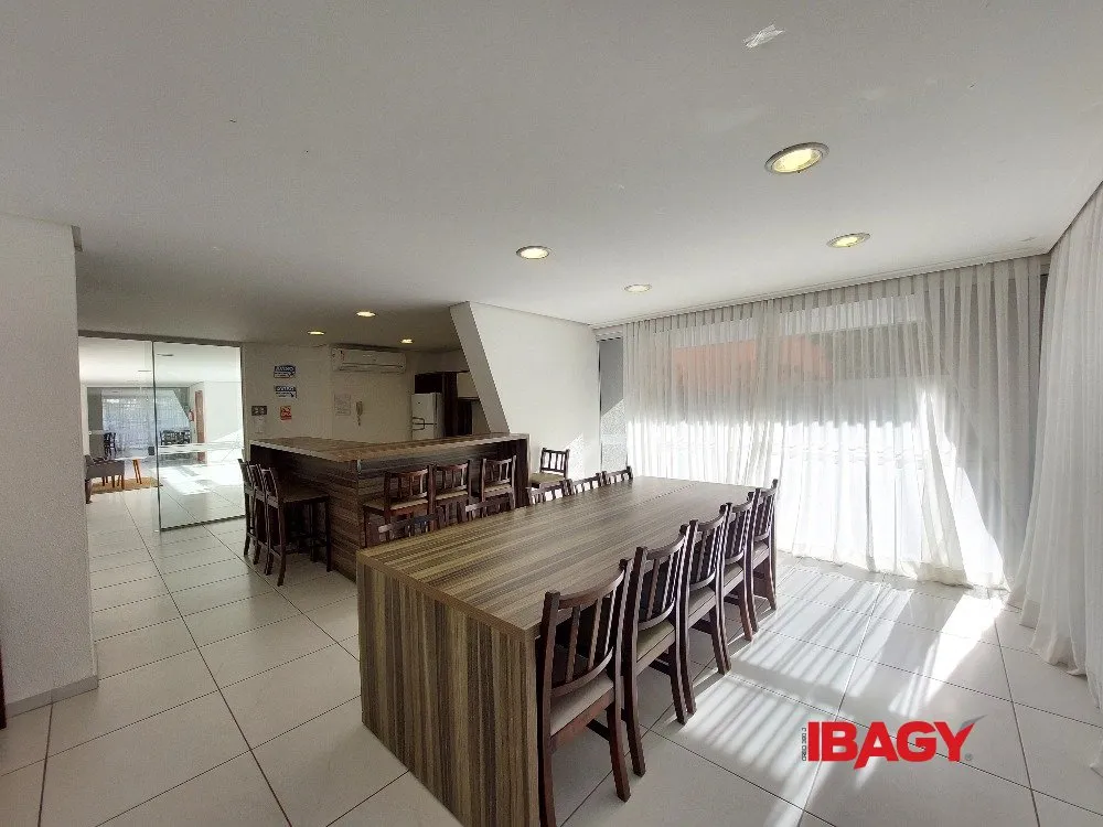 Furnished 95 m² apartment with 2 bedrooms and a desk — photo 23