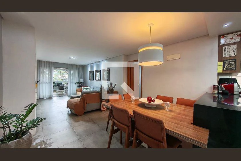 Furnished apartment, 160 m², with a glass-enclosed balcony — photo 4