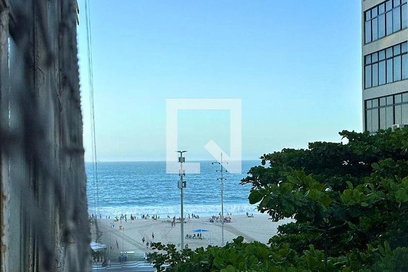 Glass-enclosed balcony in a 4-bedroom apartment, 403 m² — photo 5