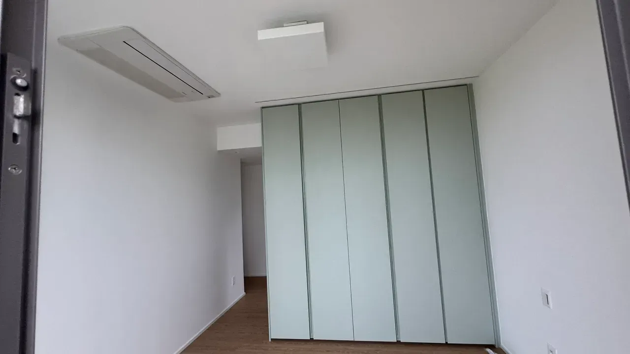 Apartment with 4 bedrooms, 5 bathrooms and enclosed balcony — photo 39