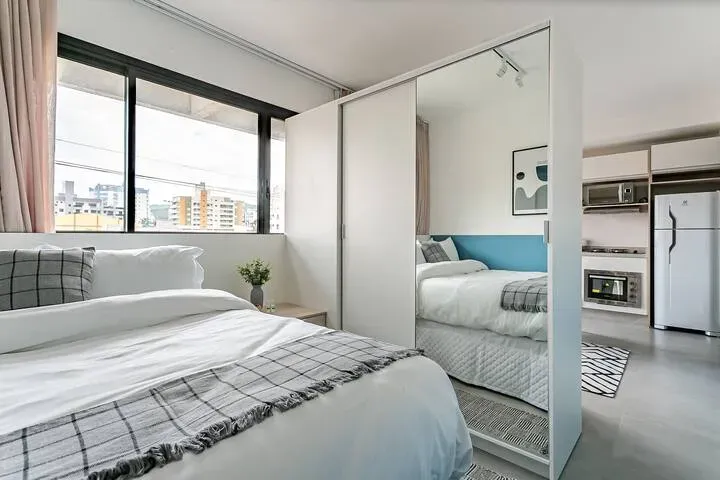 Floor-to-ceiling windows in a one-bedroom apartment, 32 m² — photo 13