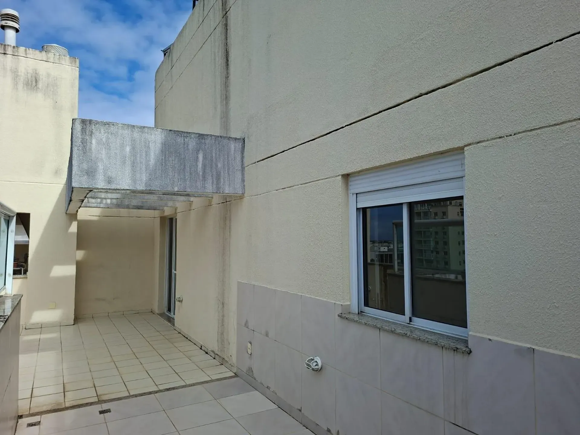 Apartamento sem mobília com 3 quartos e varanda — photo 30