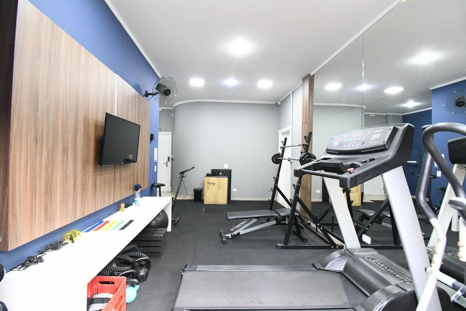 3-bedroom apartment in a building with a gym — photo 16