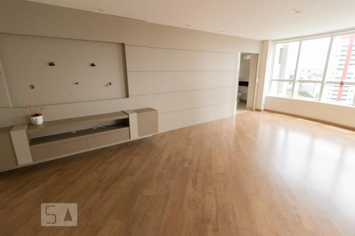 Bathtub in a 4-bedroom apartment, 255 m² — photo 28