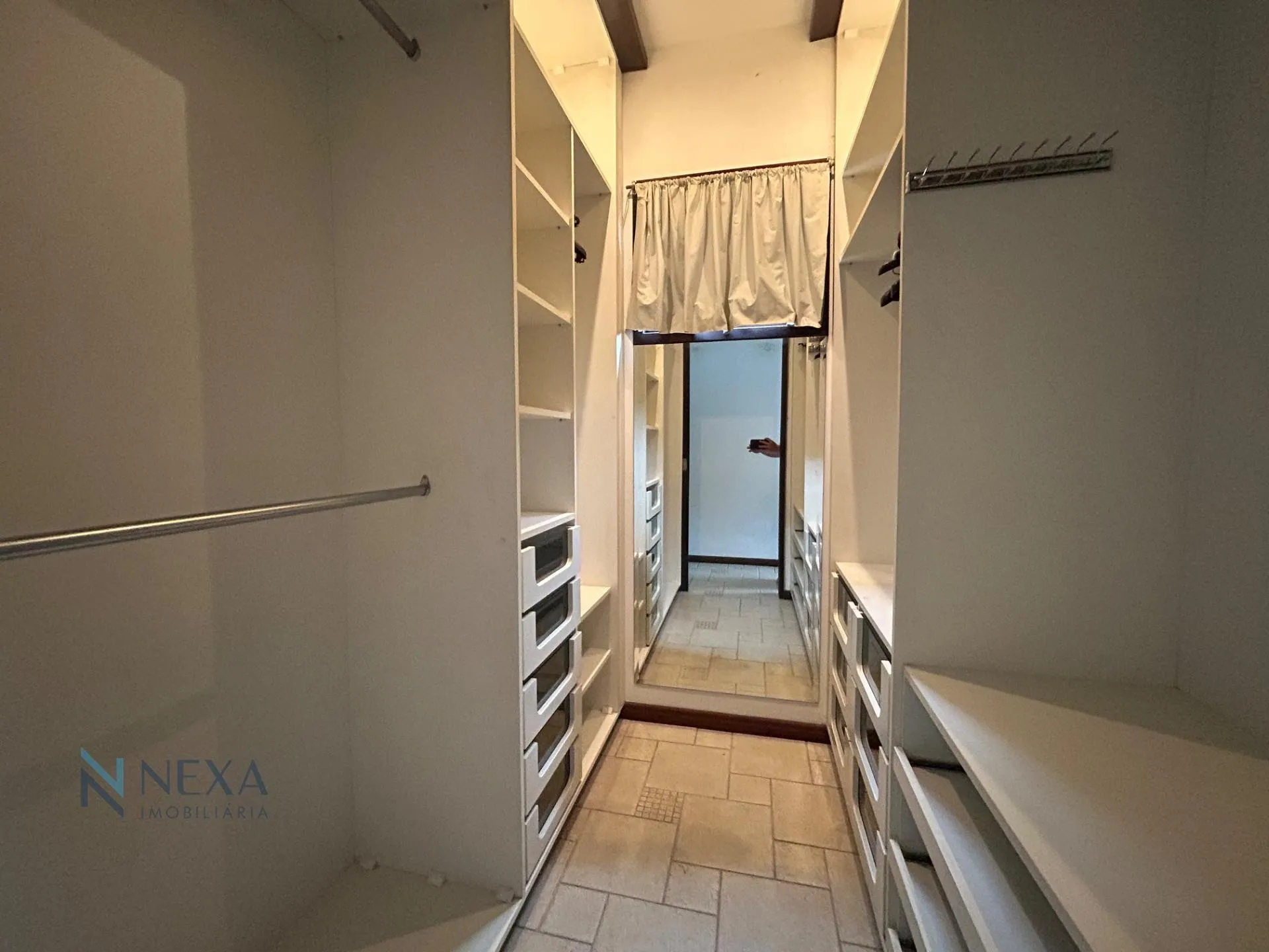 House with 5 bedrooms and 499 m², 2 en-suites — photo 11