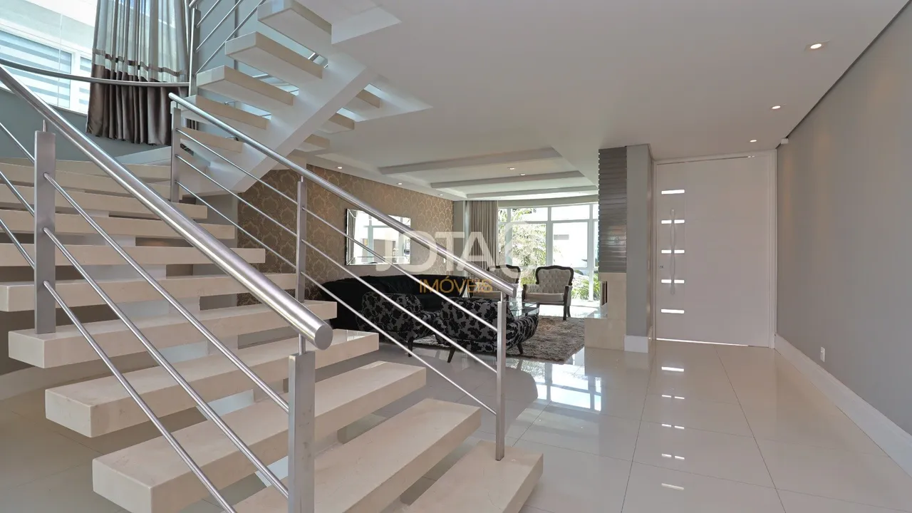 House of 310 m² with 3 en-suite bedrooms and private BBQ — photo 2