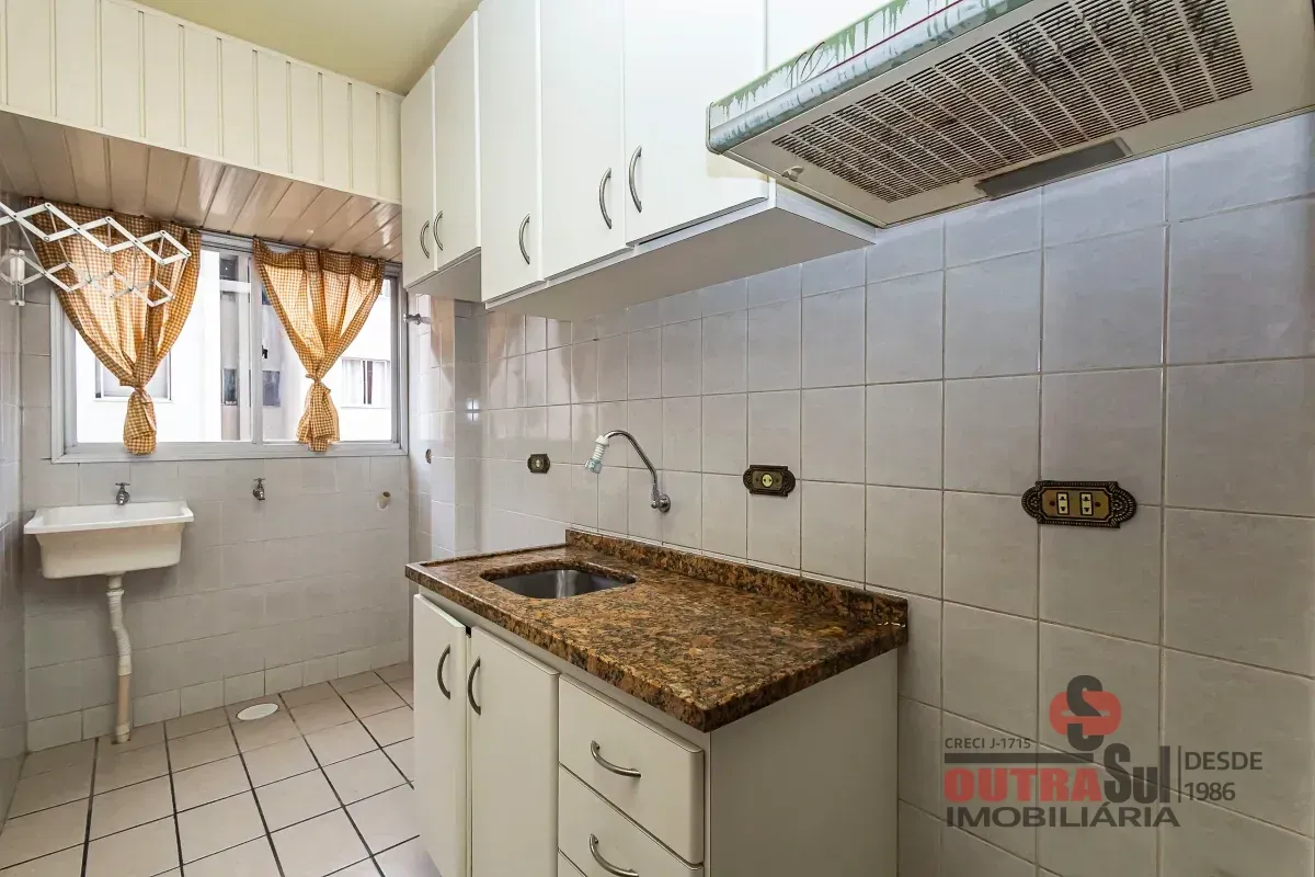 Wood or laminate floors in a 2-bedroom apartment, 41 m² — photo 2