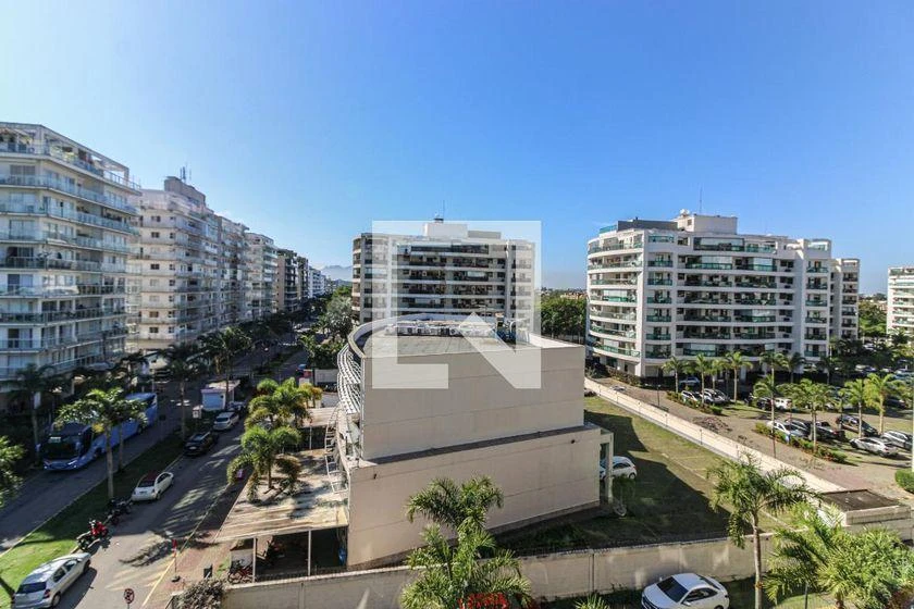3-bedroom apartment with a glass-enclosed balcony — photo 48