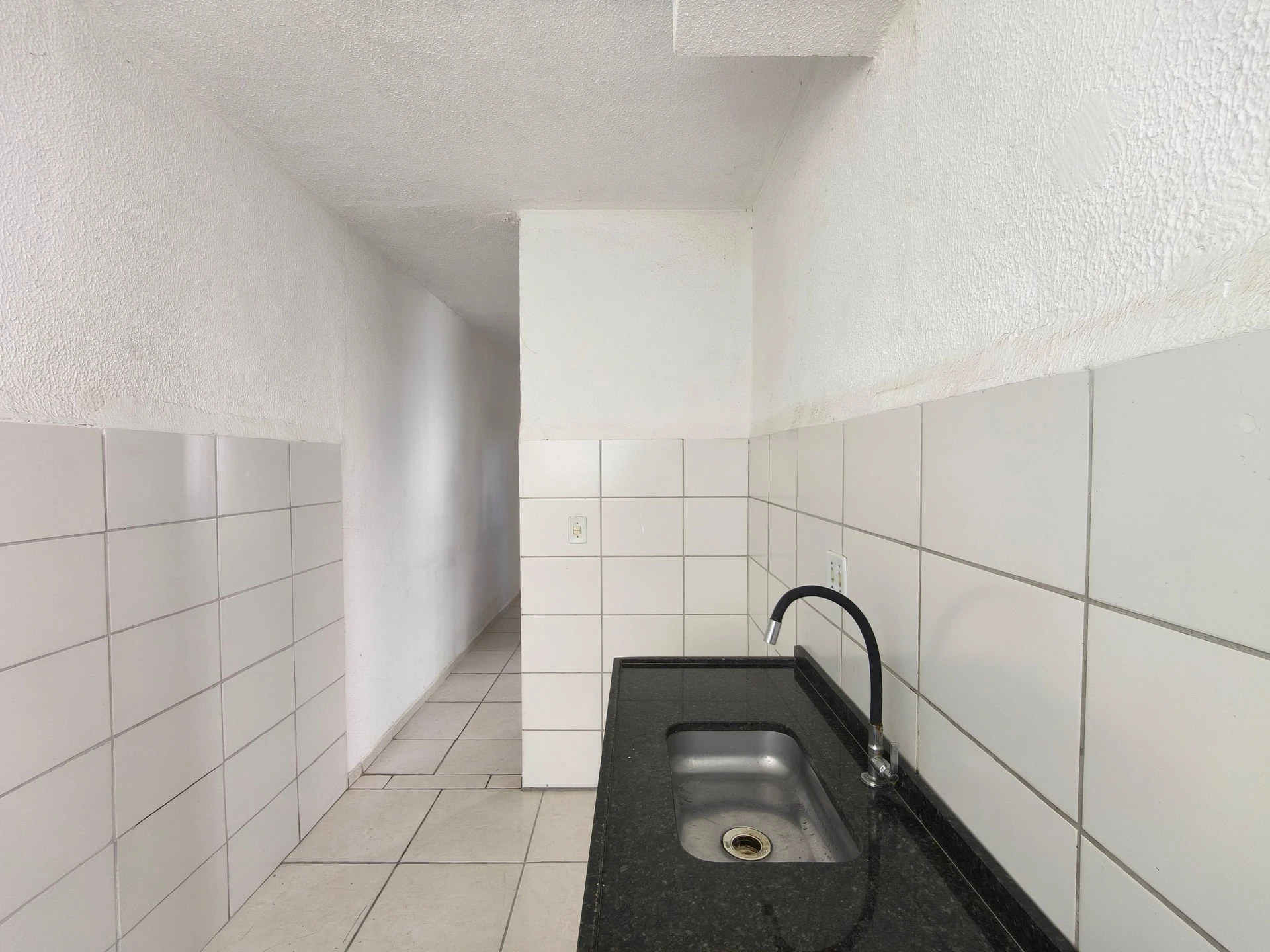 Apartamento com 2 quartos e área de lavanderia