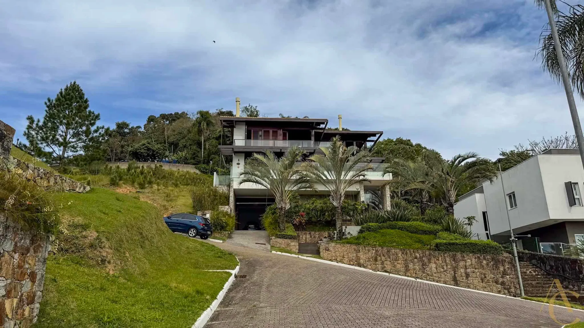 Furnished house, 689 m², with a grill on the balcony — photo 27