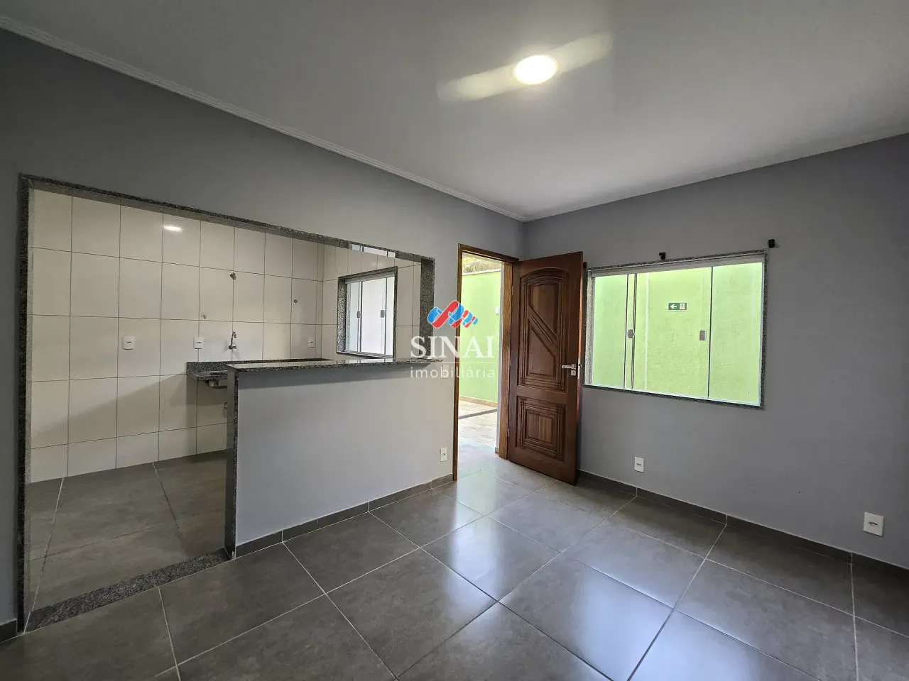 2-bedroom unfurnished apartment with a balcony — photo 2