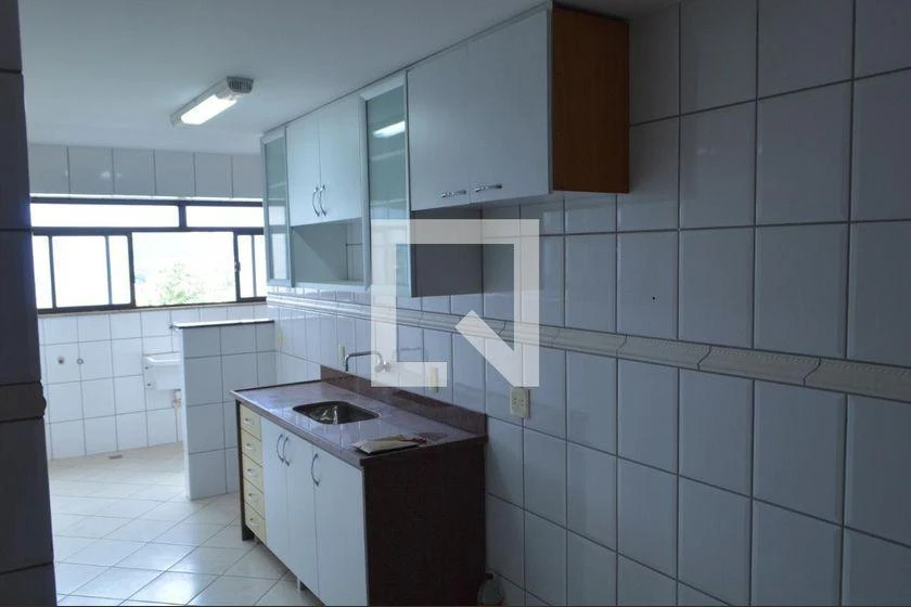 Apartment with 3 bedrooms, balcony and 130 m² — photo 2