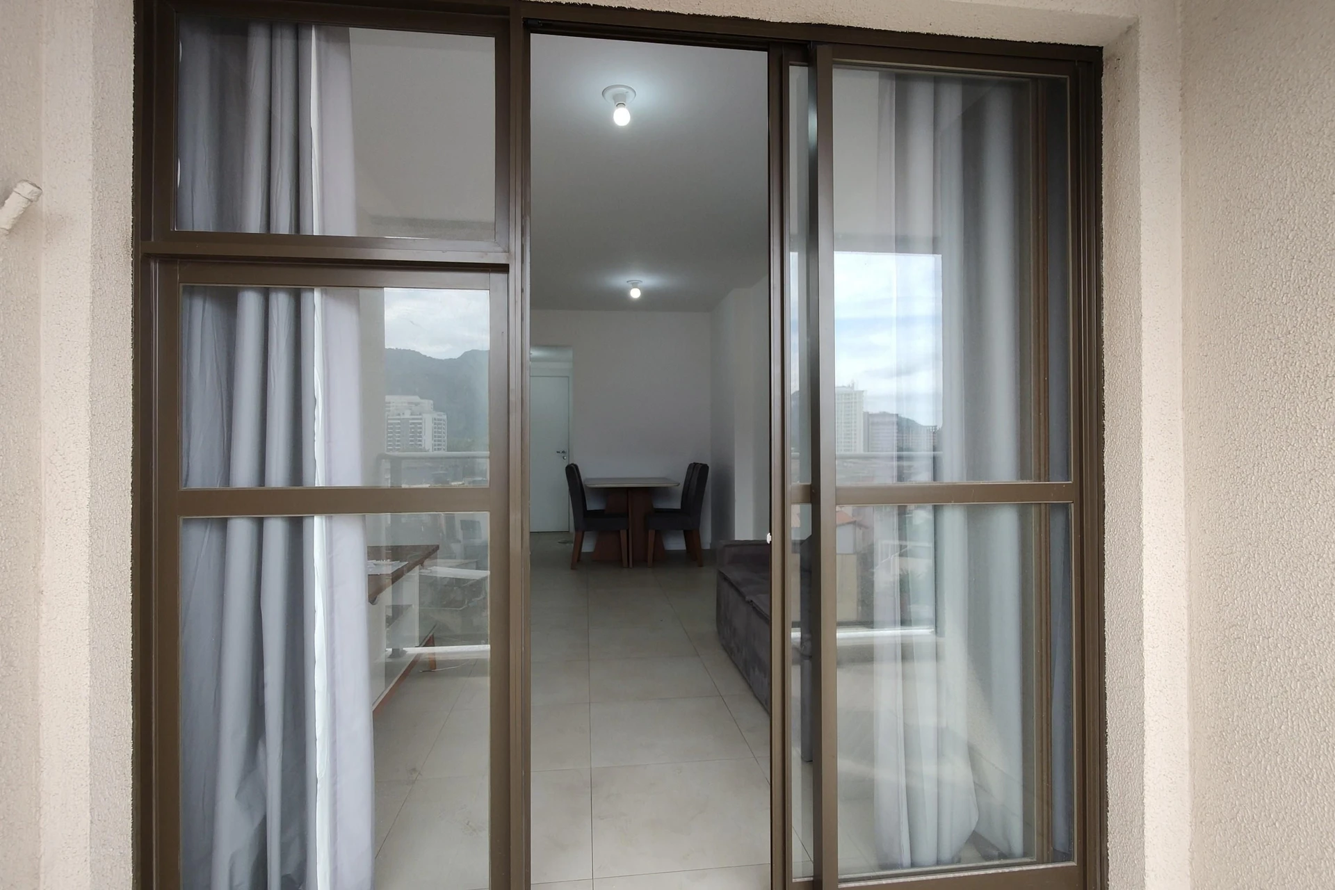 Apartamento mobiliado com 3 quartos e varanda — photo 2