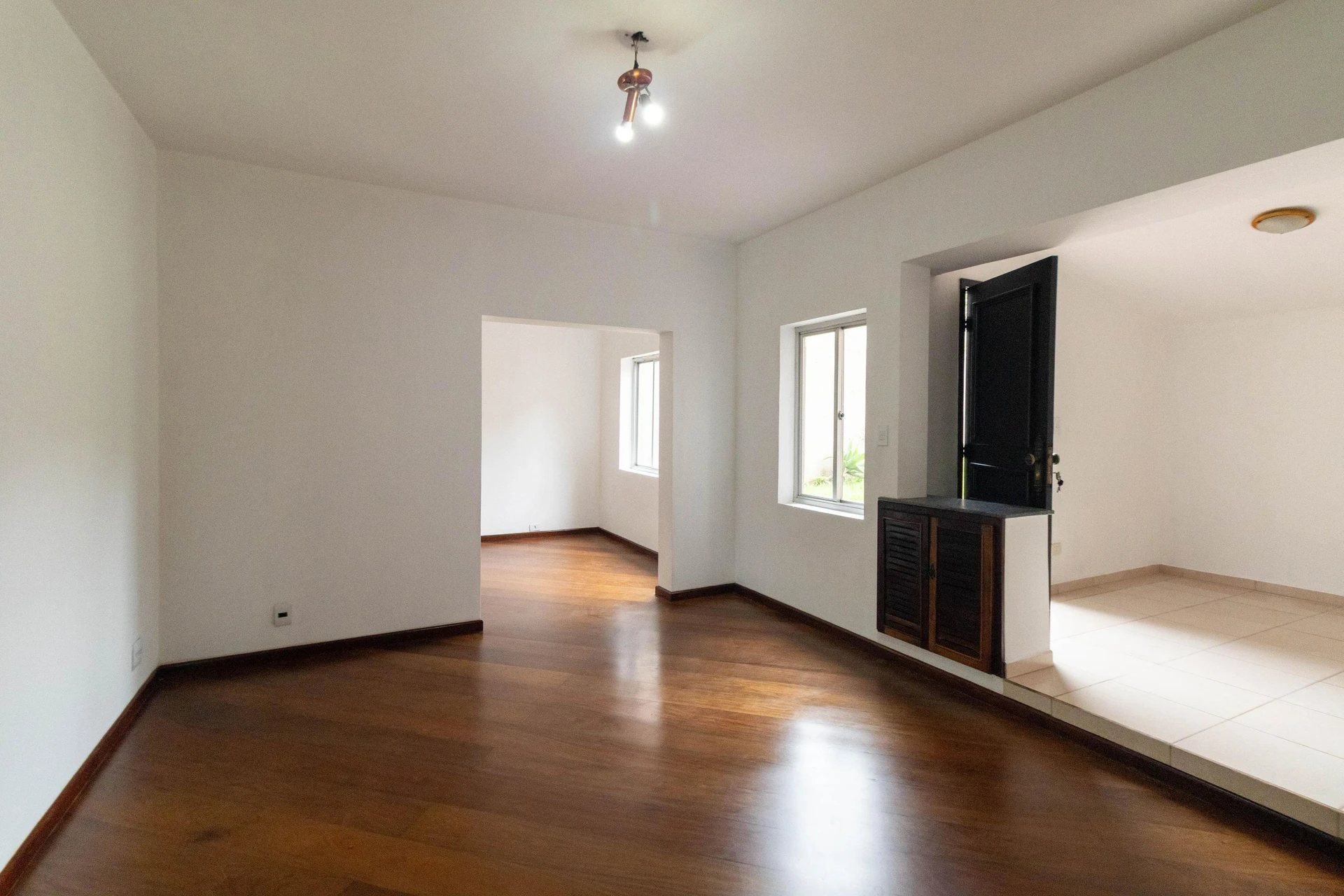 House, 195 m², with floor-to-ceiling windows — photo 28