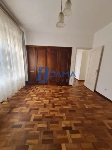 3-bedroom apartment with 1 bathroom and no parking — photo 6