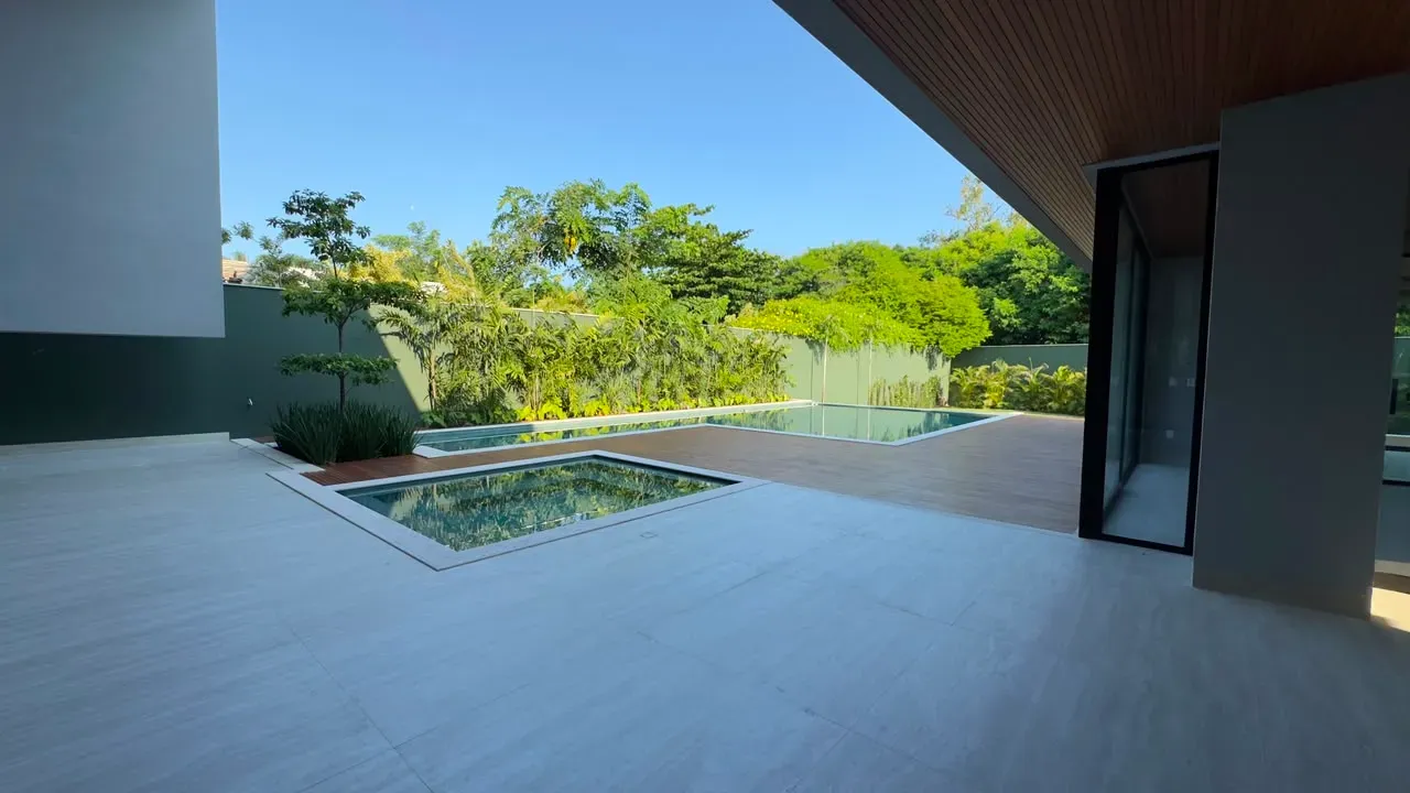 House with 5 bedrooms and floor-to-ceiling windows — photo 14