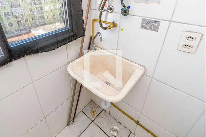 2-bedroom apartment in a building with a pool — photo 20