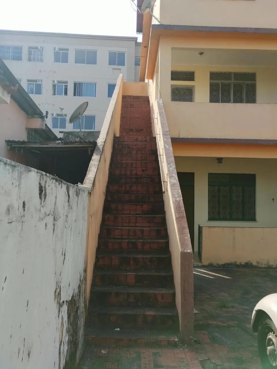 Detached house with 2 bedrooms, balcony and 5 parking spots
