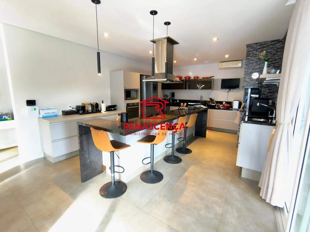 Меблированный дом с 4 спальнями-сюитами и садом 502 м² — photo 11