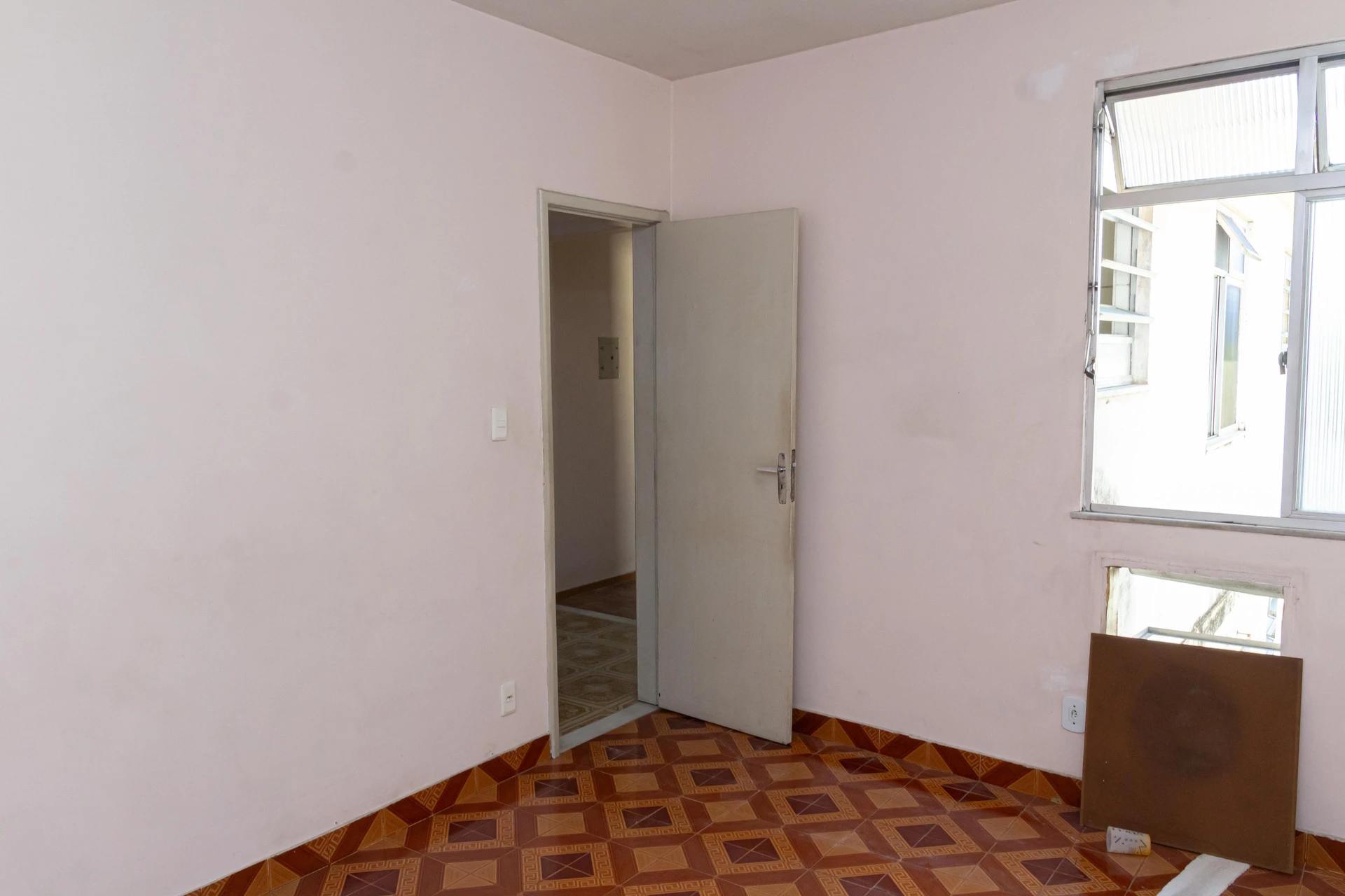2-bedroom rental apartment with 1 bathroom and parking — photo 53