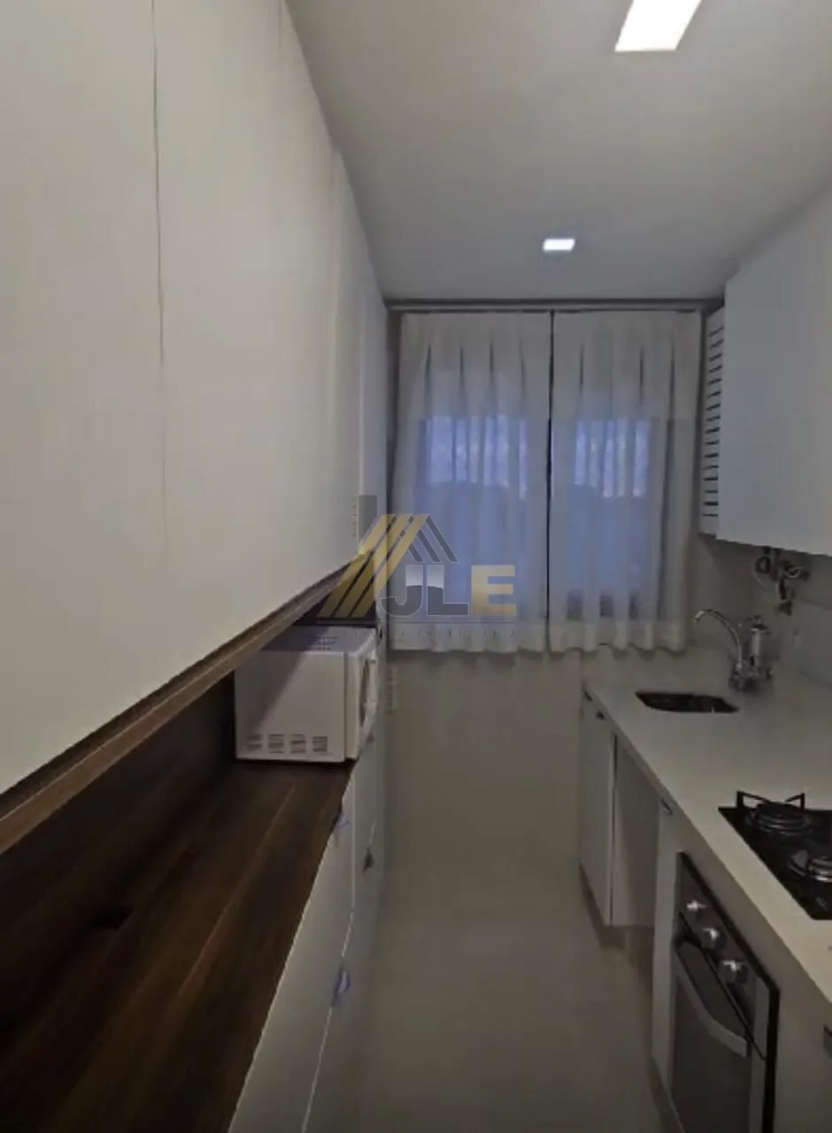 2-bedroom apartment with a glass-enclosed balcony — photo 7