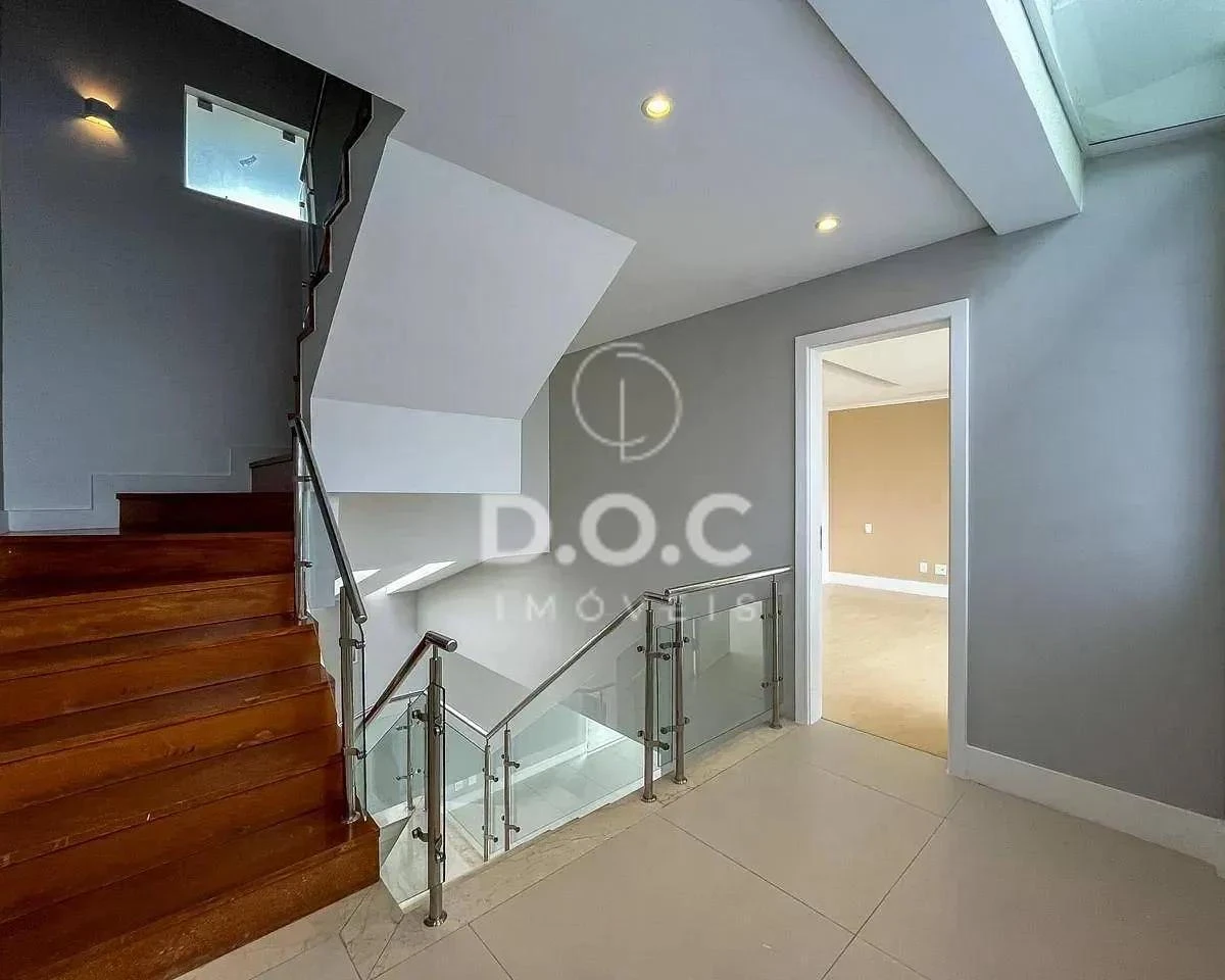 Floor-to-ceiling windows in a 5-bedroom house, 300 m² — photo 11