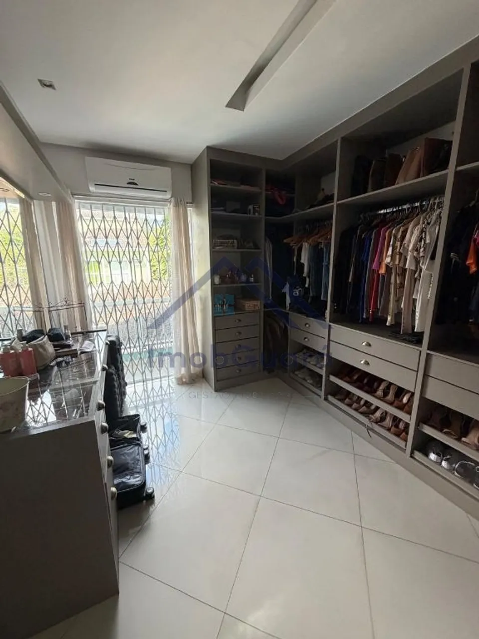 Furnished house with open-plan kitchen and gas stove — photo 4