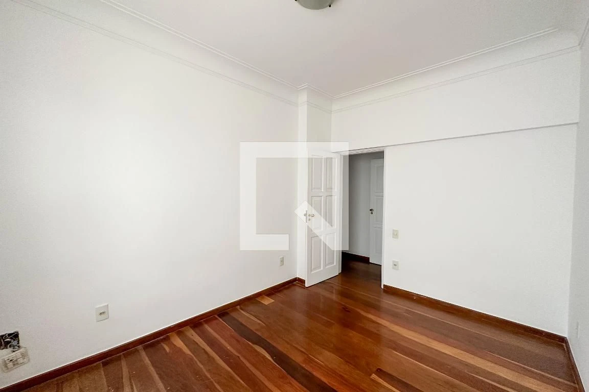 Apartamento com 4 quartos e sala de estar, 3 banheiros — photo 58
