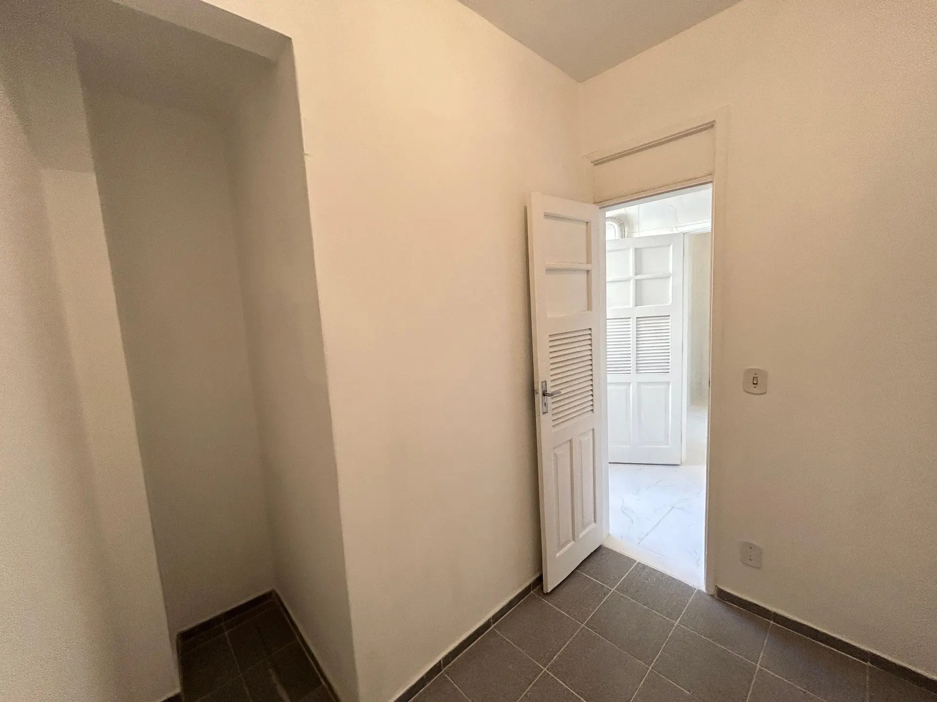 Unfurnished rental apartment with 2 bedrooms and parking — photo 36