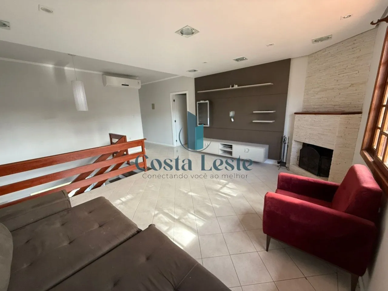 4-bedroom house with a fireplace in Florianópolis — photo 14