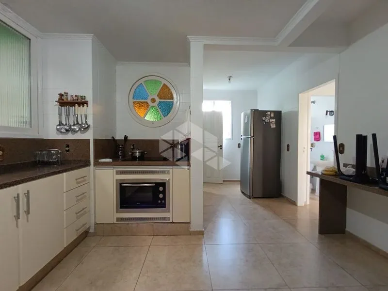 Casa com 4 quartos e 280 m², jardim privativo