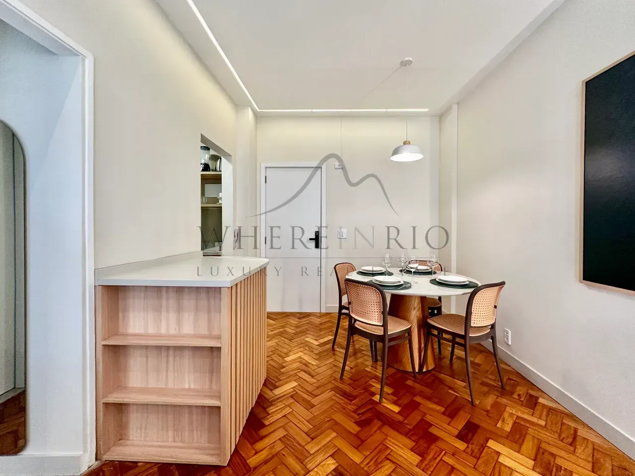 Furnished 1-bedroom apartment with open kitchen — photo 2