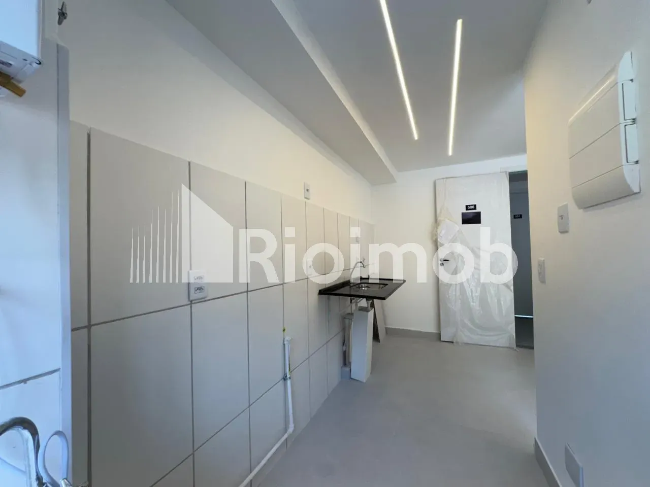 2-bedroom apartment with an open-plan kitchen — photo 2
