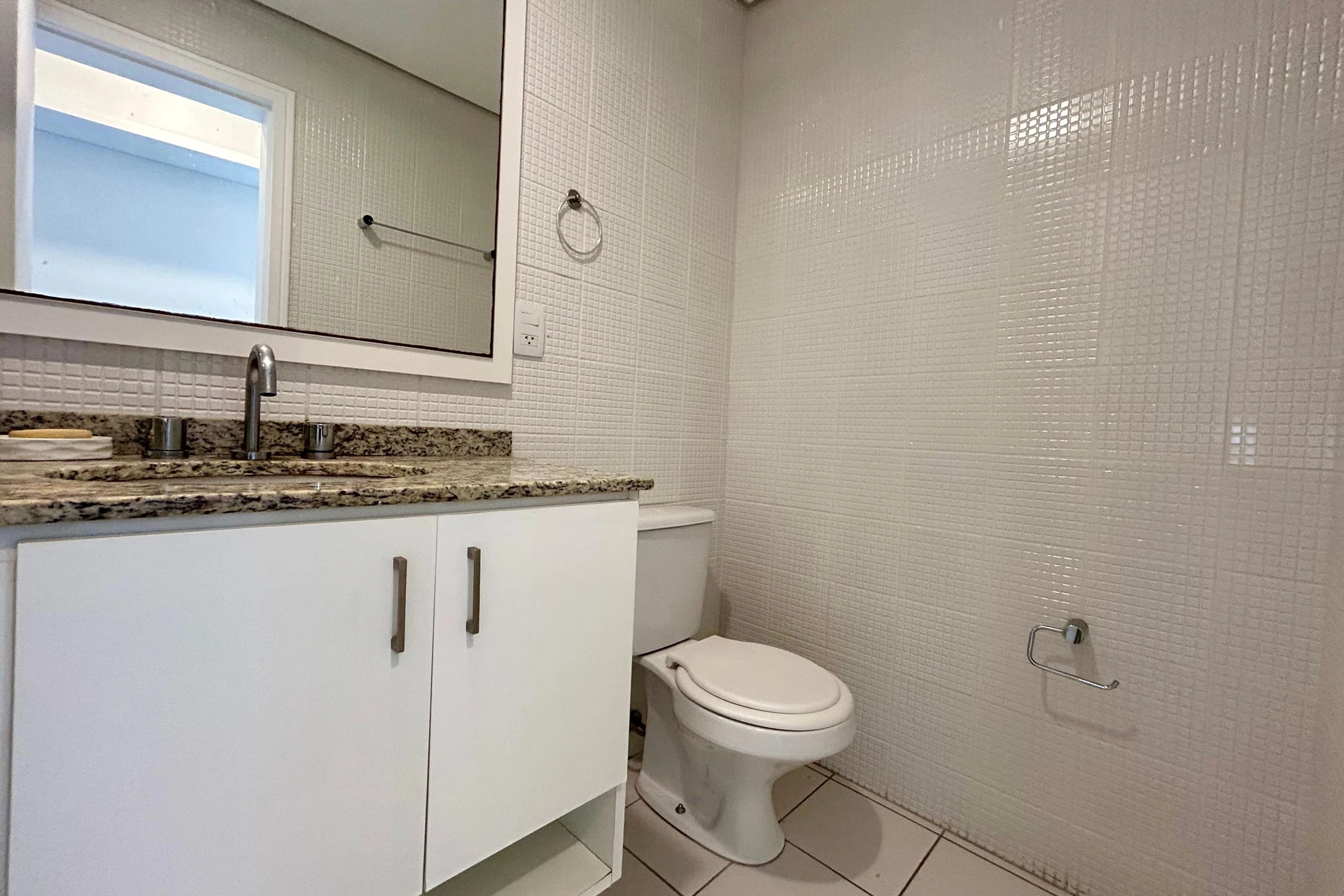 2-bedroom apartment in a building with a gym — photo 31