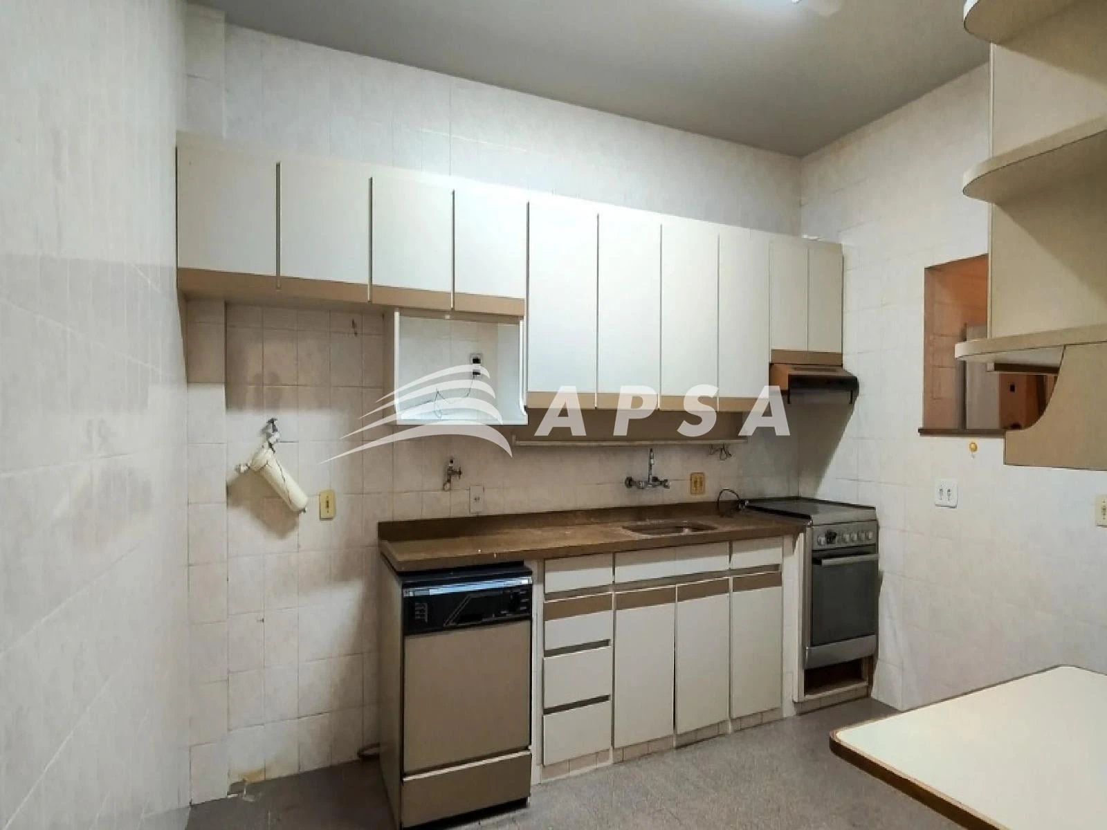 128 m² unfurnished apartment with 4 bedrooms and closed kitchen — photo 2