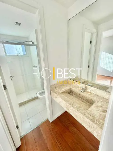 Apartment with 4 bedrooms and a glazed balcony view — photo 14