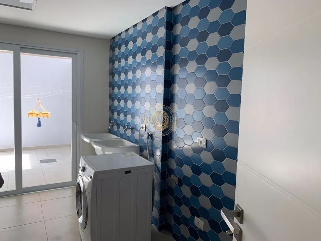 Unfurnished house with 4 en-suites and 8 parking — photo 11