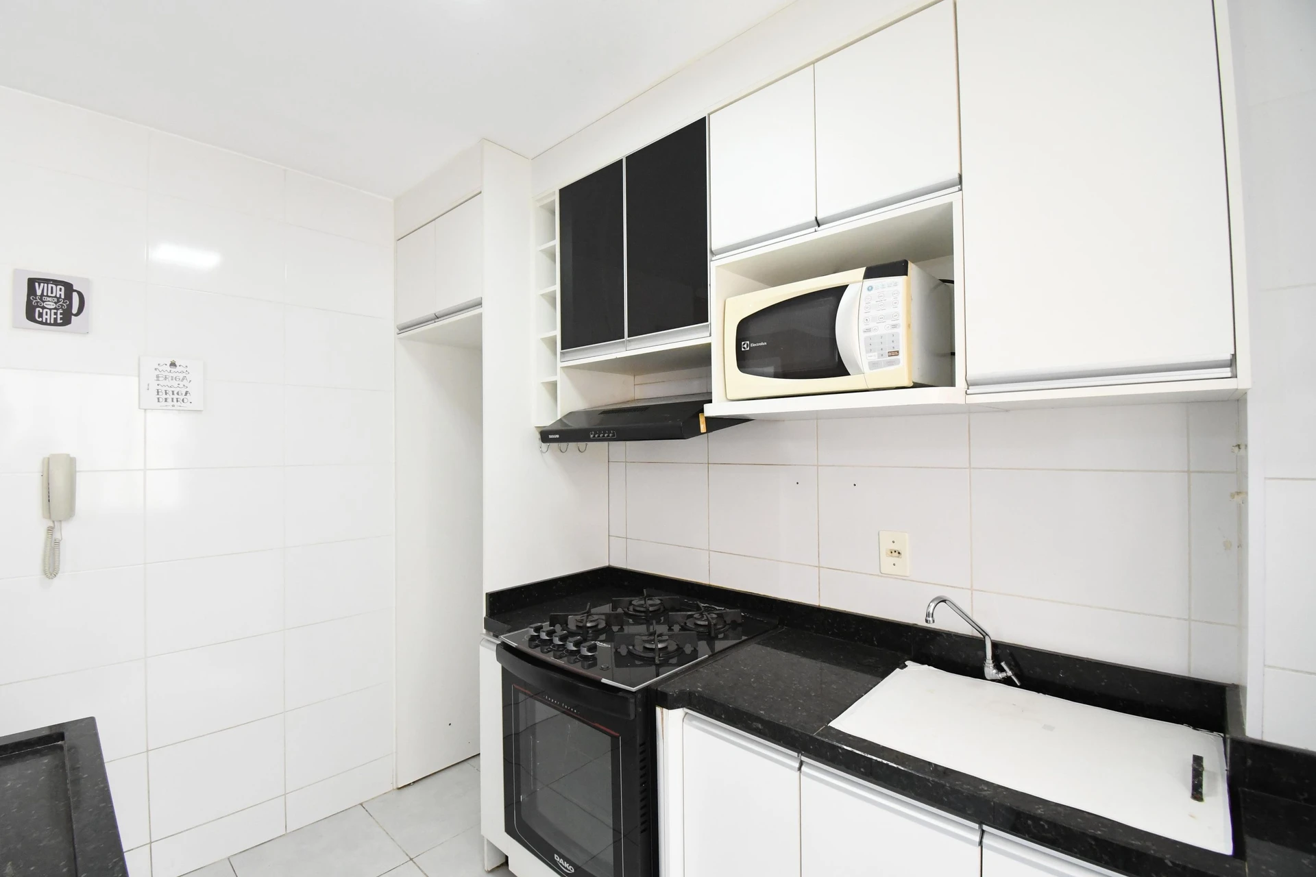 2-bedroom apartment in a building with a gym — photo 6