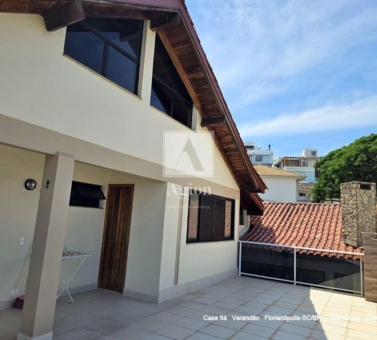 Vista al agua y 3 dormitorios: casa de 405 m² — photo 5